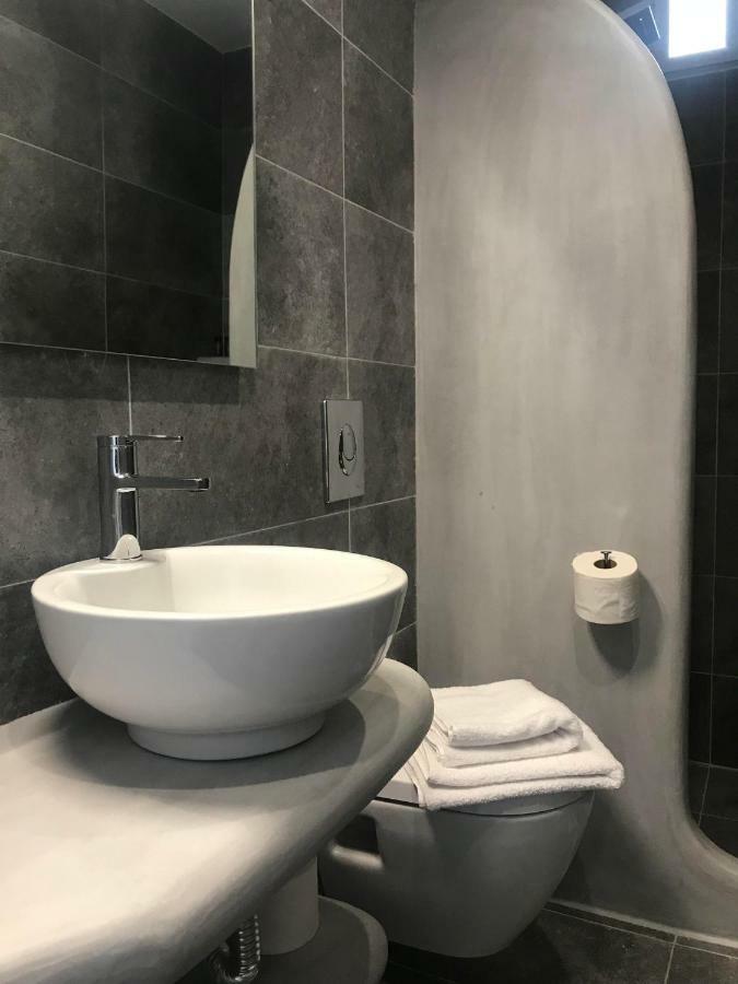 Muses Rooms Milos Provatas Екстер'єр фото